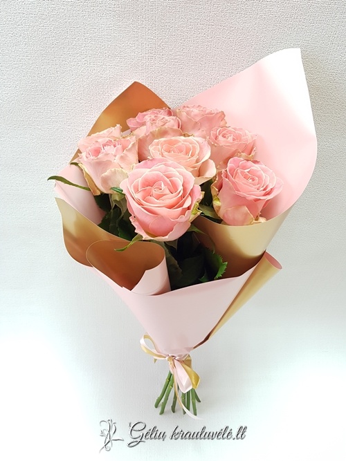 Klasikinė rožinė rožių puokštė