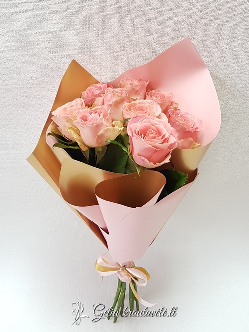 Klasikinė rožinė rožių puokštė nuotrauka 2