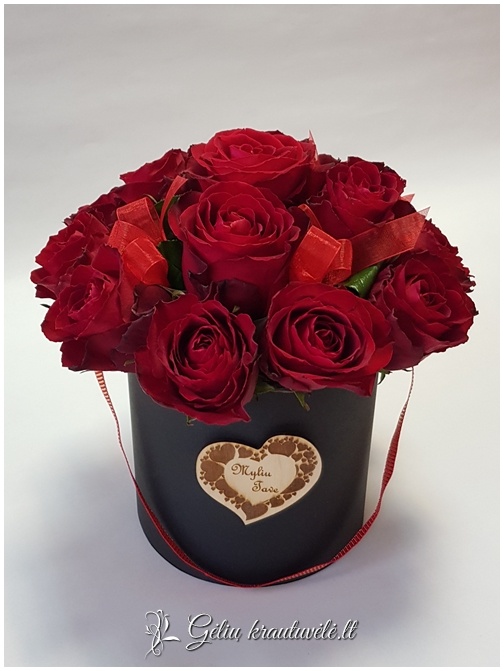 Raudonų rožių kompozicija dėžutėje myliu Tave