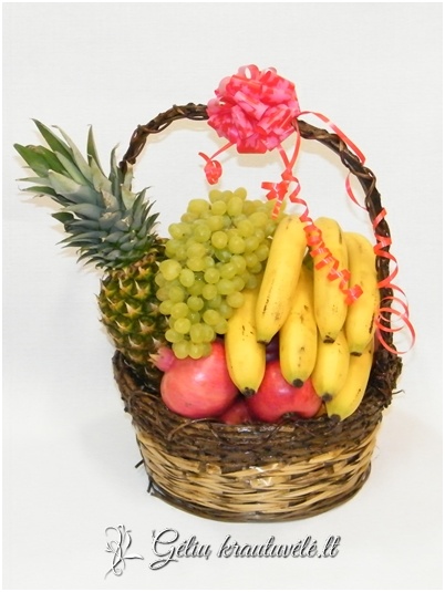 Vaisių krepšelis su ananasu 02